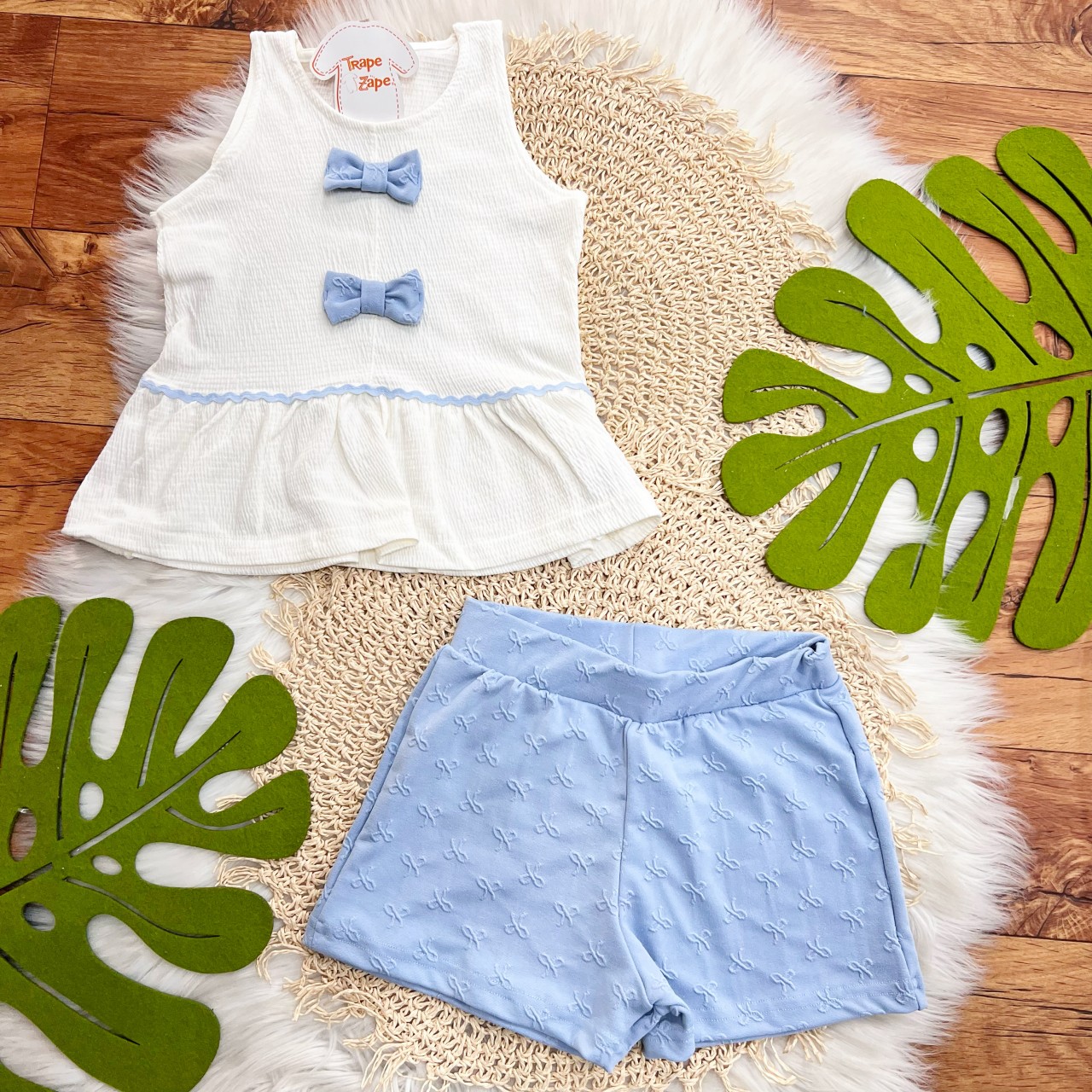  Conj. Blusa Anarruga Dois Laços e Short - Off White e Azul Bebê